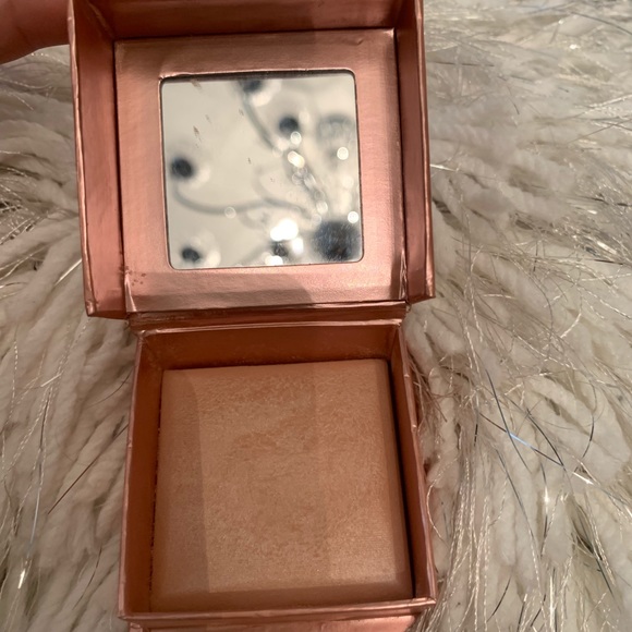 Benefit dandelion twinkle highlighter - Picture 3 of 4